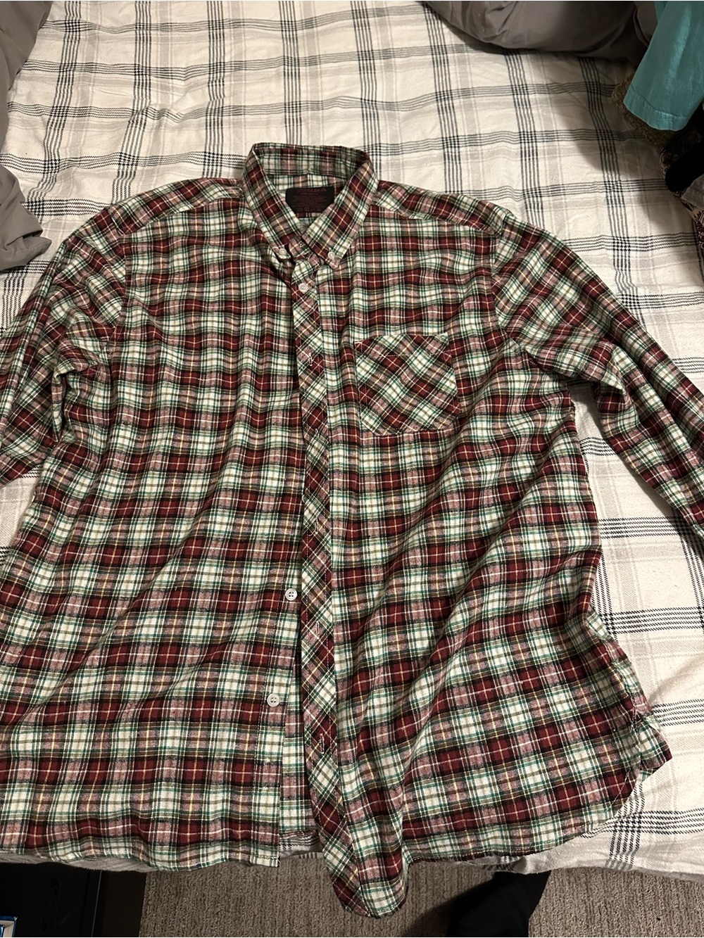 Men's Casual Plaid Button-Down Shirt in Red and Green